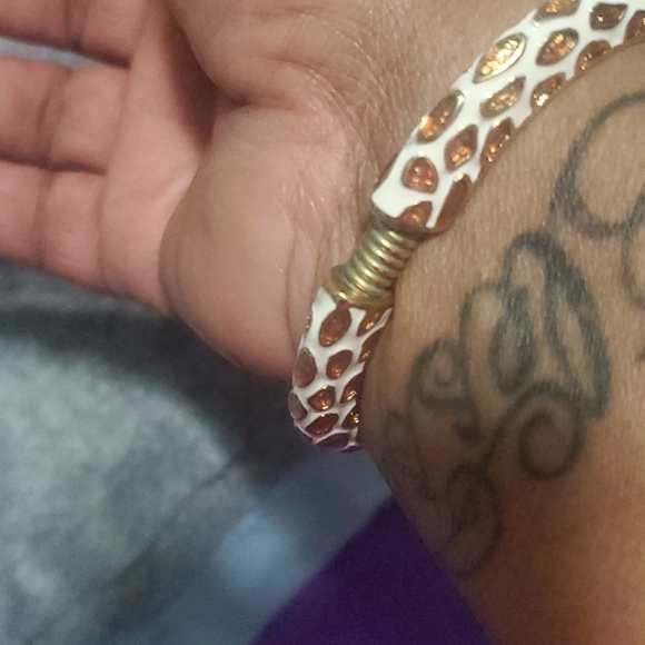 COPY - Nice Giraffe Bracelet - Picture 10 of 11
